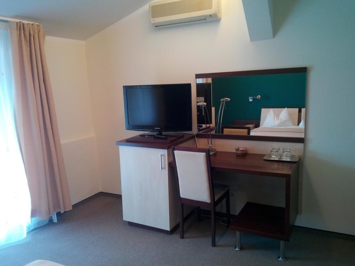 Отель Hotel Baneasa Parc Бухарест